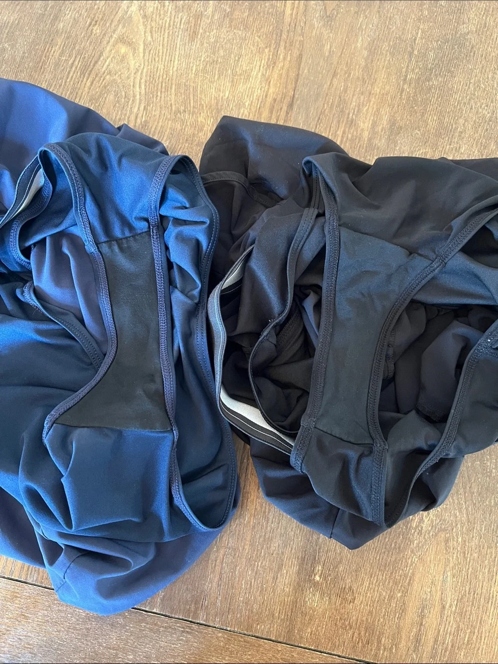 ALO Yoga Navy and Black Athletic Shorts Set - Picture 5 of 8